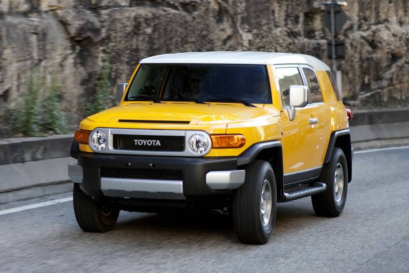 Toyota FJ Cruiser 2015 SUV Drive